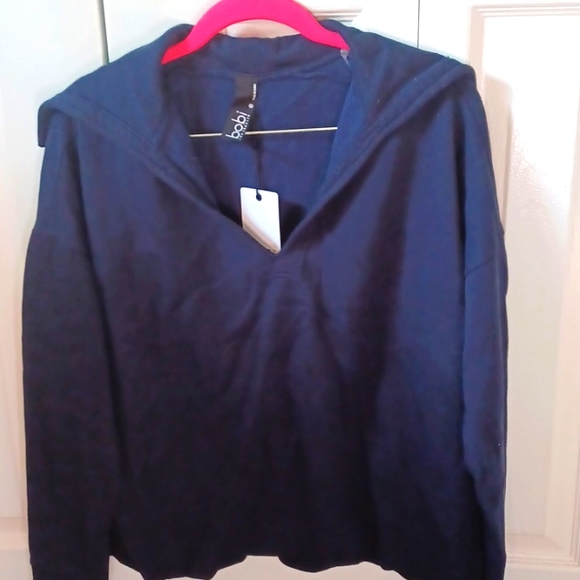 *NWT* Bobi Los Angeles Navy V-Neck Sweatshirt Sz Medium - Picture 1 of 3